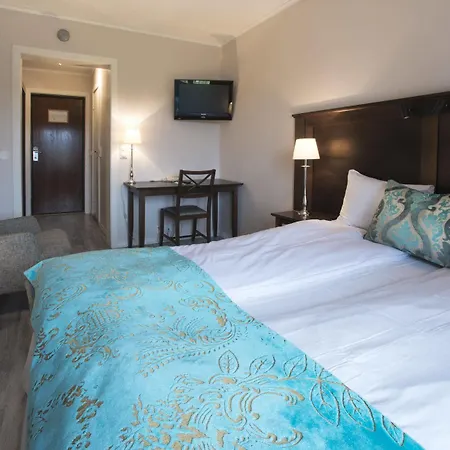Park Hotell 3*